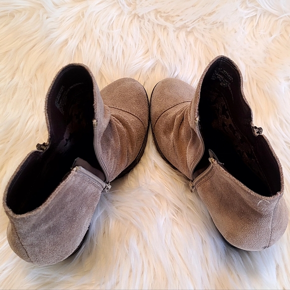 White mountain genuine leather taupe tan ankle boots size 9 - Picture 7 of 16